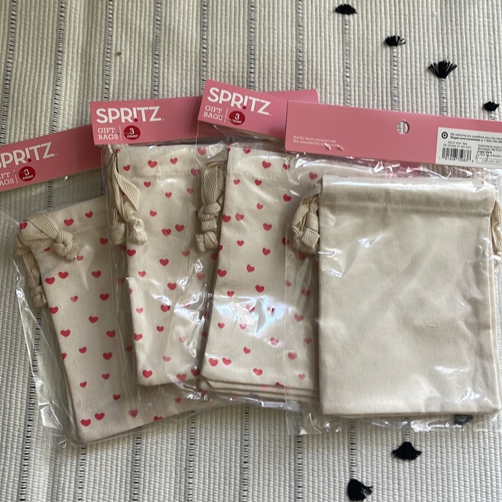 Small Gift Bags. - Picture 3 of 3